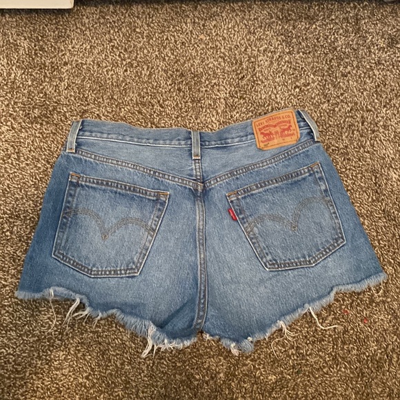 Levi Jean Shorts - Picture 2 of 4